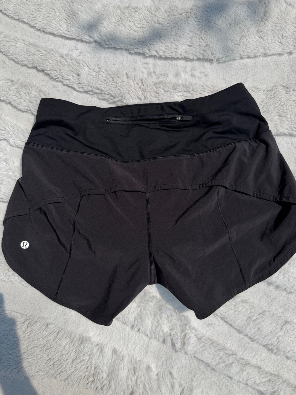 lululemon Black hotty hots lined 3.5” inseam